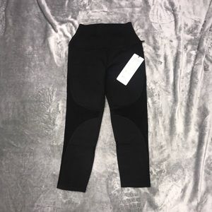 Alo Yoga Black Cropped Legging